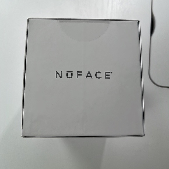 NUFACE TRINITY COMPLETE FACIAL TONING KIT - Picture 6 of 12